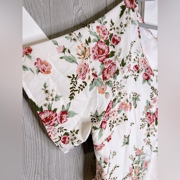 039. NWT Bloomchic Floral One Shoulder Blouse Size 26/4X - Picture 2 of 3